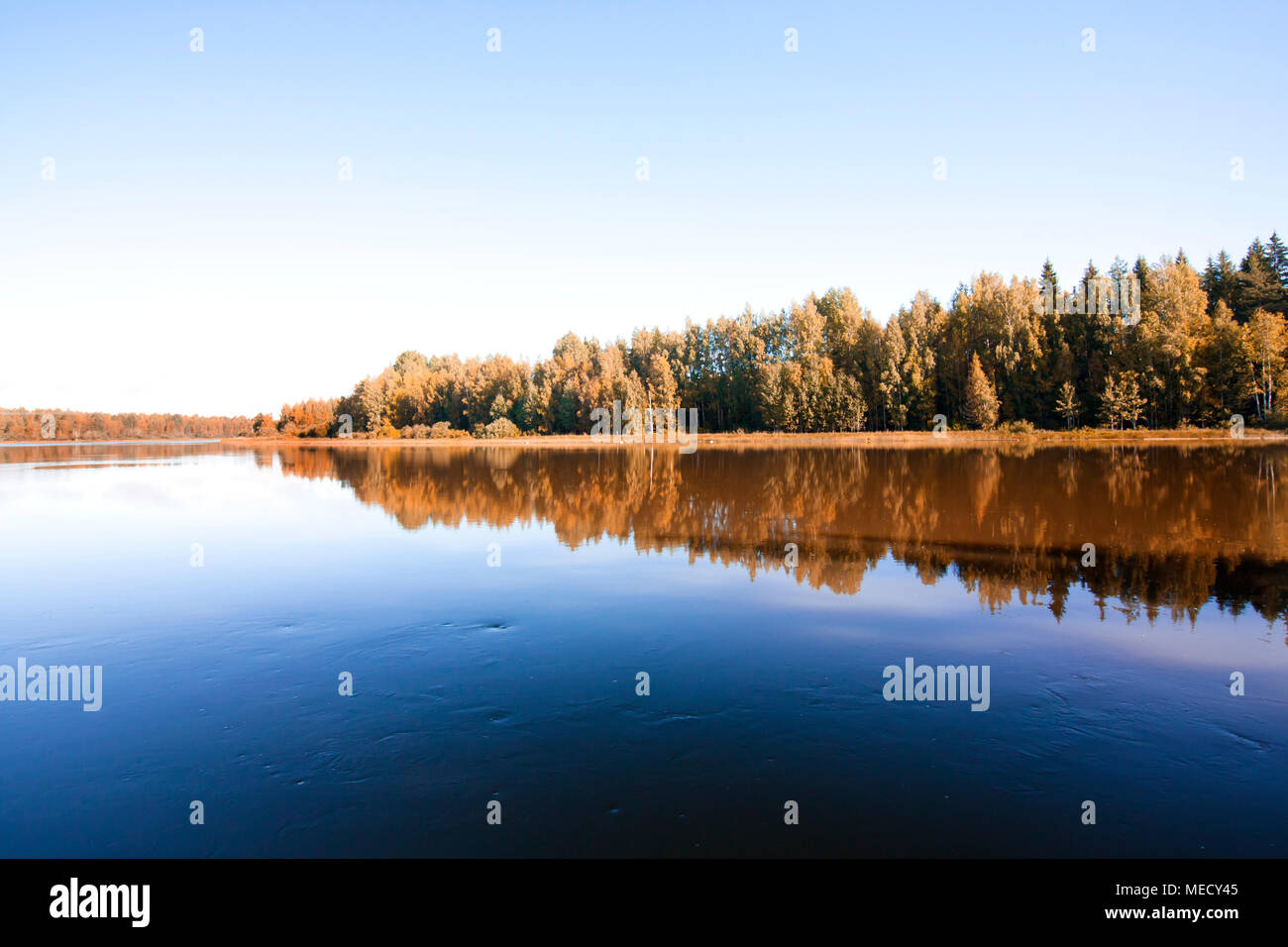 Calme et belle rivière Kymijoki en Finlande Banque D'Images