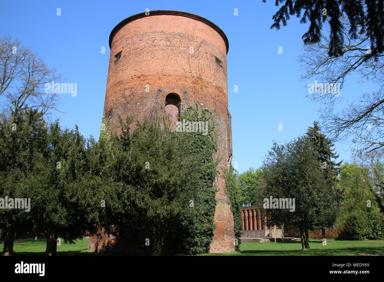 Salzwedel, Allemagne - 20 Avril 2018 : Vue de la tour de l'ancien château Salzwedel, qui est actuellement seulement en fragments. Banque D'Images