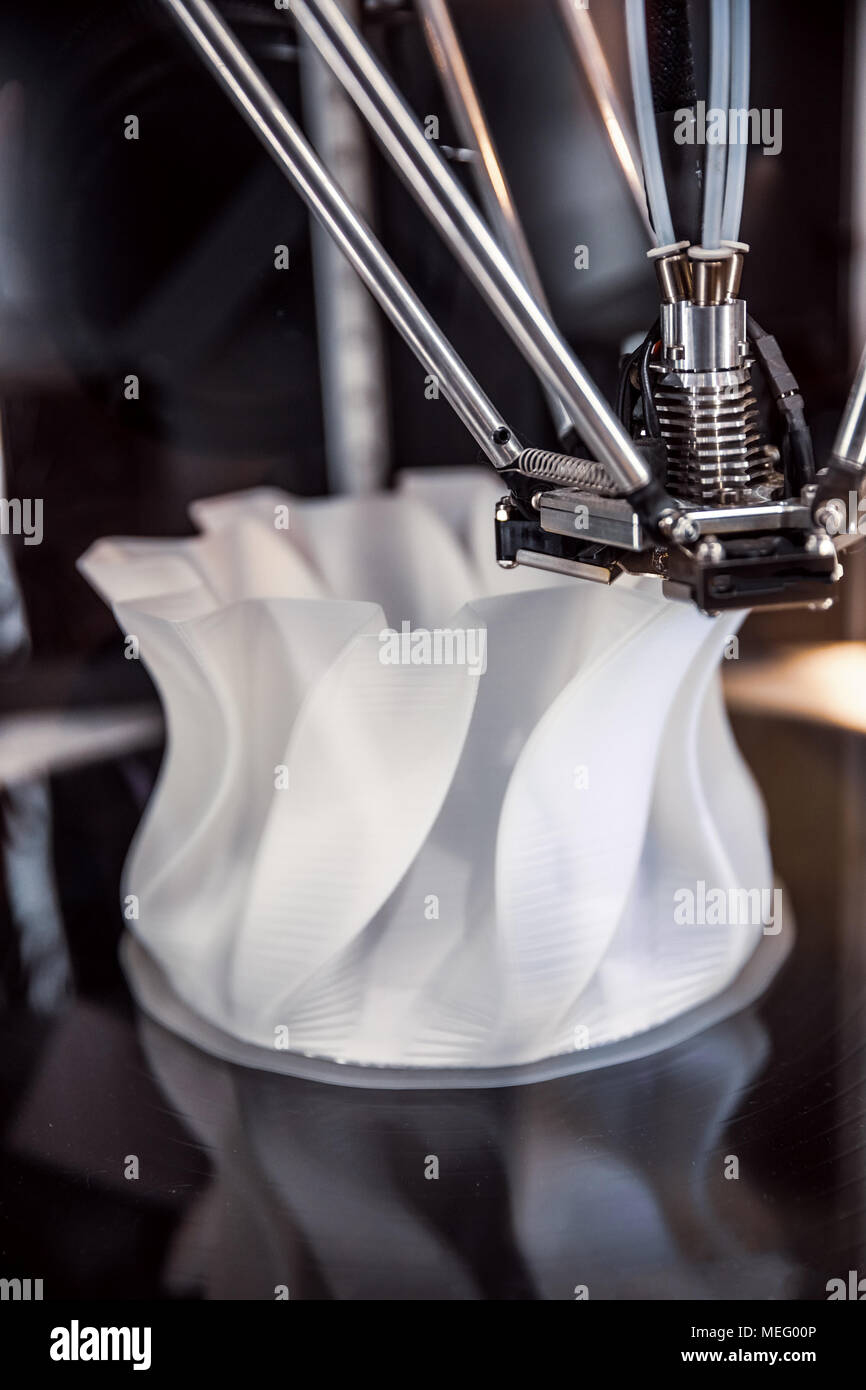 L'impression de l'imprimante 3D, également connu sous le nom de fabrication additive (AM), désigne les processus utilisés pour créer un objet à trois dimensions dans lequel les couches de mater Banque D'Images