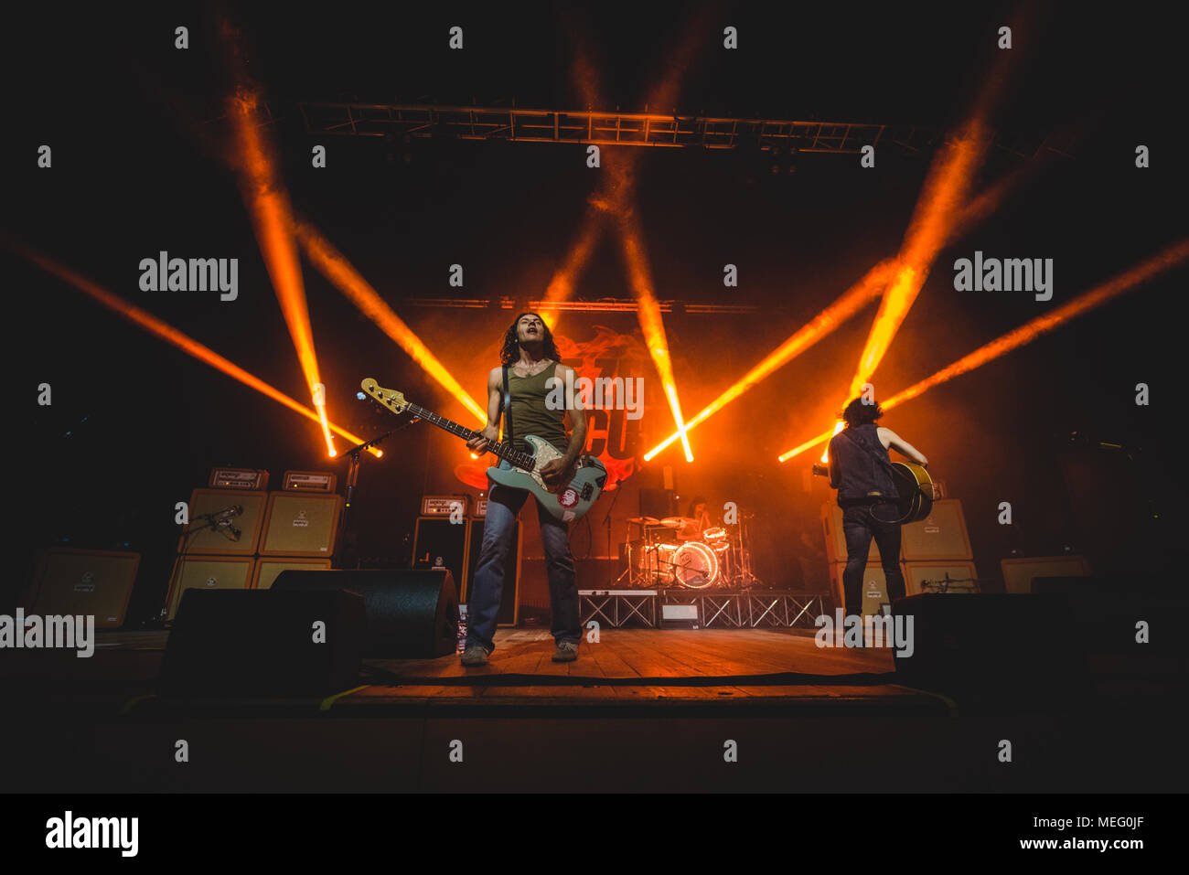 Le groupe de rock italien Le Zen Circus live sur scène pour leur 'il fuoco in una stanza' tour concert 2018 Photo : Alessandro Bosio Banque D'Images