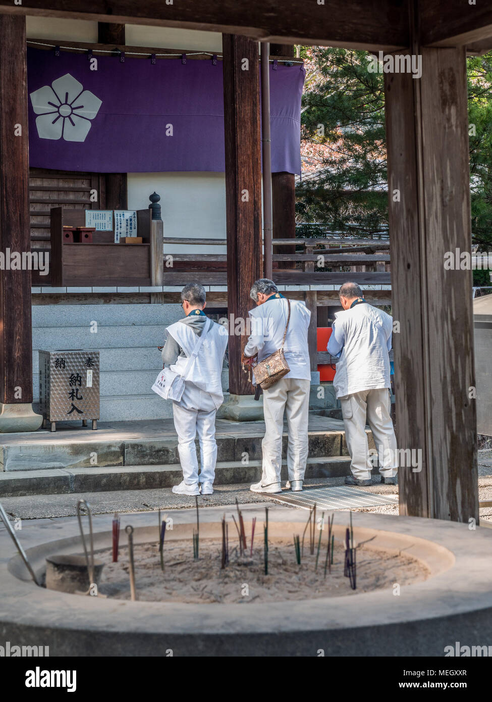 Henro pèlerins priaient à Enkoji, temple, temple 88 39 pèlerinage de Shikoku, Kochi, Shikoku, Japon Banque D'Images