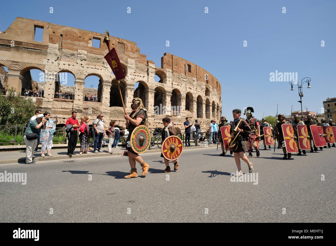 Rome, Italie. 22 avril, 2018. Natale di Roma à Rome, Italie. Le 2771St Rome célèbre l'anniversaire de la fondation de la ville en 21 Avril 753 B.C. cortège historique dans les rues de Rome. Les gens sont vêtus de costumes romains antiques. Credit : Vito Arcomano/Alamy Live News Banque D'Images