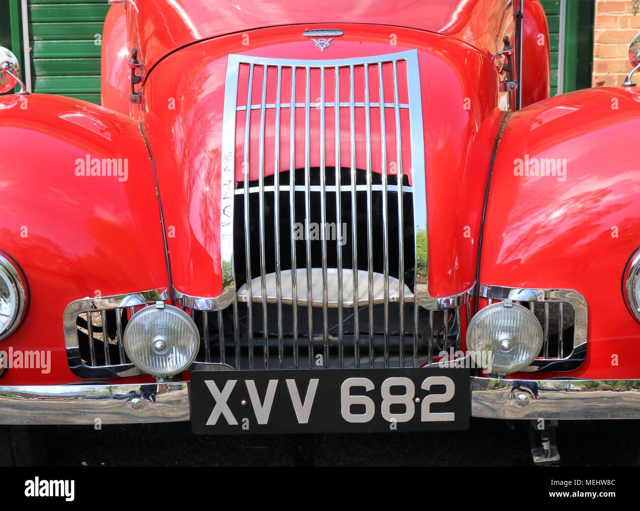 , Bicester Oxfordshire, UK. 22.04.2018. Dimanche Scramble 'Drive il Day' à Bicester Patrimoine qui est une base de la RAF ex historique afficher les véhicules classiques qui comprenait des voitures, camions, motos, voitures, avions et véhicules d'incendie. Credit : Michelle Ponts/Alamy Live News. Banque D'Images