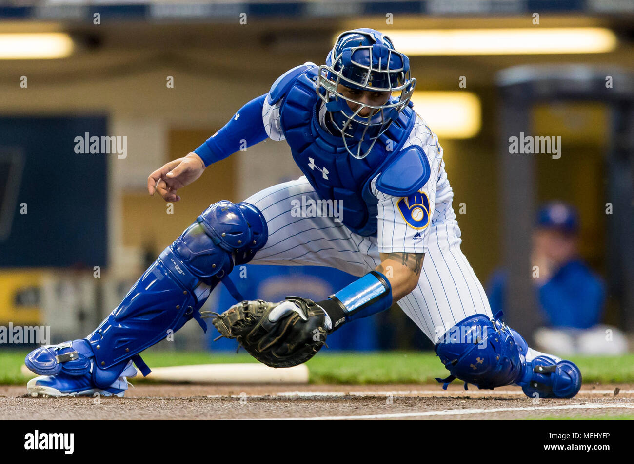 Milwaukee, WI, USA. 22 avr, 2018. Milwaukee Brewers catcher Jacob Nottingham # 26 reçoit le jet en retard pour un jeu à la plaque pendant le match de la Ligue Majeure de Baseball entre les Milwaukee Brewers et les Marlins de Miami à Miller Park de Milwaukee, WI. John Fisher/CSM/Alamy Live News Banque D'Images