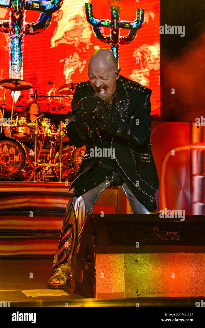 Las Vegas, Nevada, USA. Avril 21, 2018 - Rob Halford de Judas Priest l'exécution en concert le jour 2 de la deuxième édition annuelle de Las Stique heavy metal music festival tenu à la Centre-ville de Las Vegas Events Center. Credit : Ken Howard/Alamy Live News Banque D'Images