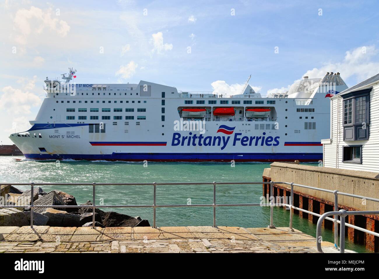 Le ferry Bretagne Mont Saint Michel' de navigation le port de Portsmouth, Hampshire England UK Banque D'Images