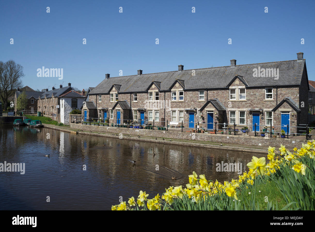 Le bassin du canal de Brecon - le début de l'Monmouthshire et Brecon Canal au coeur de Brecon, Galles du Sud sur une journée ensoleillée Banque D'Images