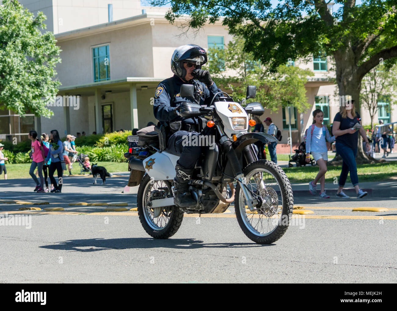 Davis, Californie, U.S.A. 21avril 2017. Moto parade lors de la CDP sur l'UC Davis, pique-nique annuel 24. Pique-nique est un jour heureux à l'université de Californie à Davis Banque D'Images