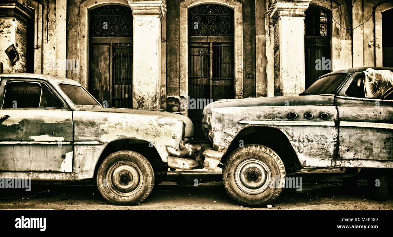 Dommages vieille voiture garée à La Havane Banque D'Images