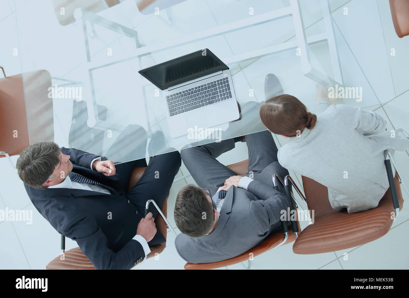 Réunions de travail autour d'une table Banque de photographies et d ...