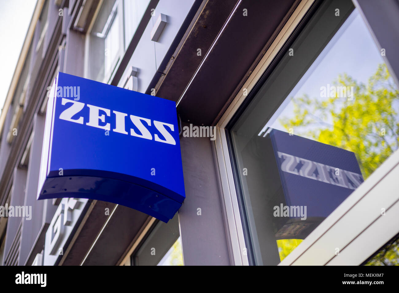 Un Zeiss Optik (Carl Zeiss AG) la boutique sign en Allemagne Banque D'Images