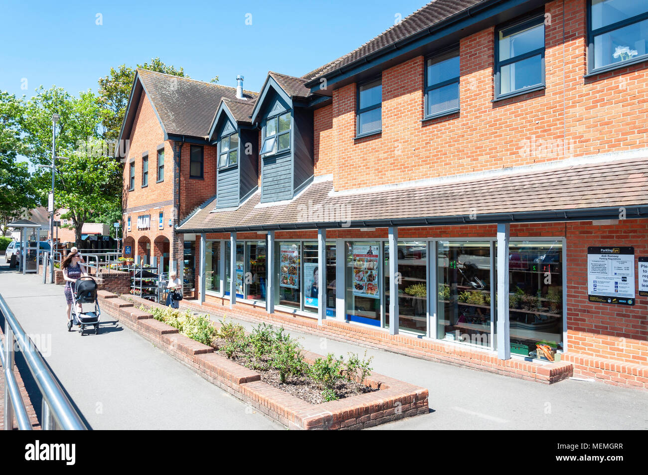 Supermarché Aldi, la centaine, Stockbridge, Hampshire, Angleterre, Royaume-Uni Banque D'Images