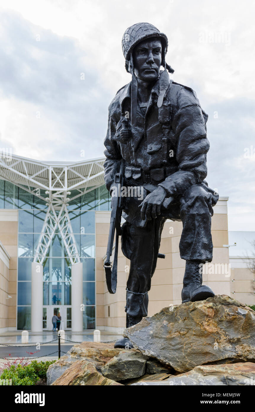 Iron Mike Statue, Fayetteville NC-12 Janvier 2012 : dédié aux soldats de la DEUXIÈME GUERRE MONDIALE Banque D'Images