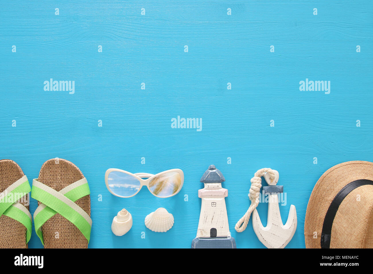 Milles marins, vacances et voyage d'image avec des objets de style de vie de la mer. Vue d'en haut Banque D'Images