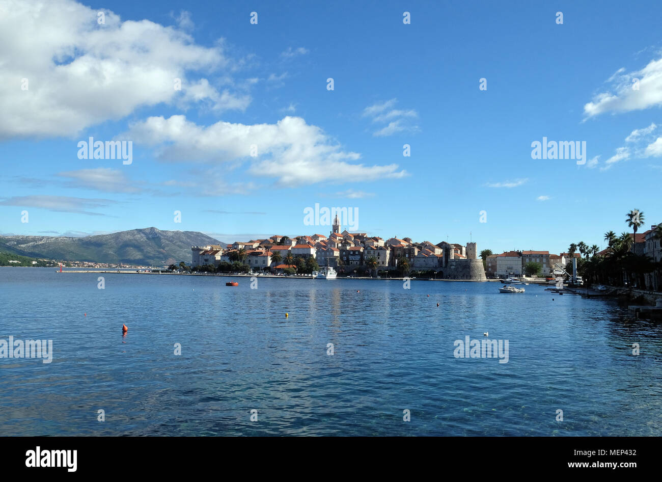 Vue du front de mer pittoresque ville dalmate médiévale de Korcula, la culture croate et destination historique. Banque D'Images