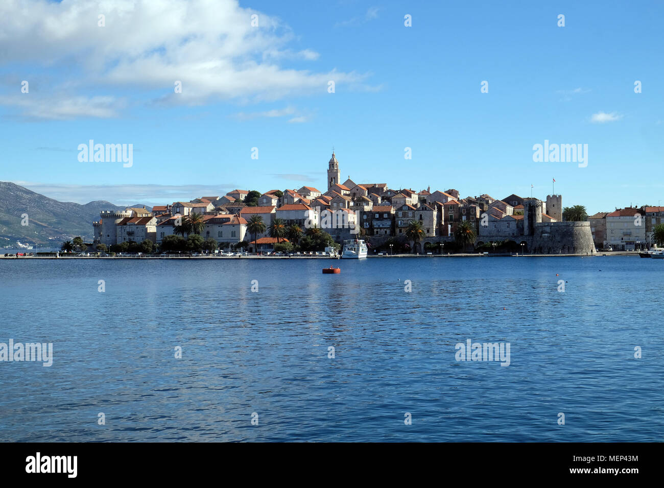 Vue du front de mer pittoresque ville dalmate médiévale de Korcula, la culture croate et destination historique. Banque D'Images