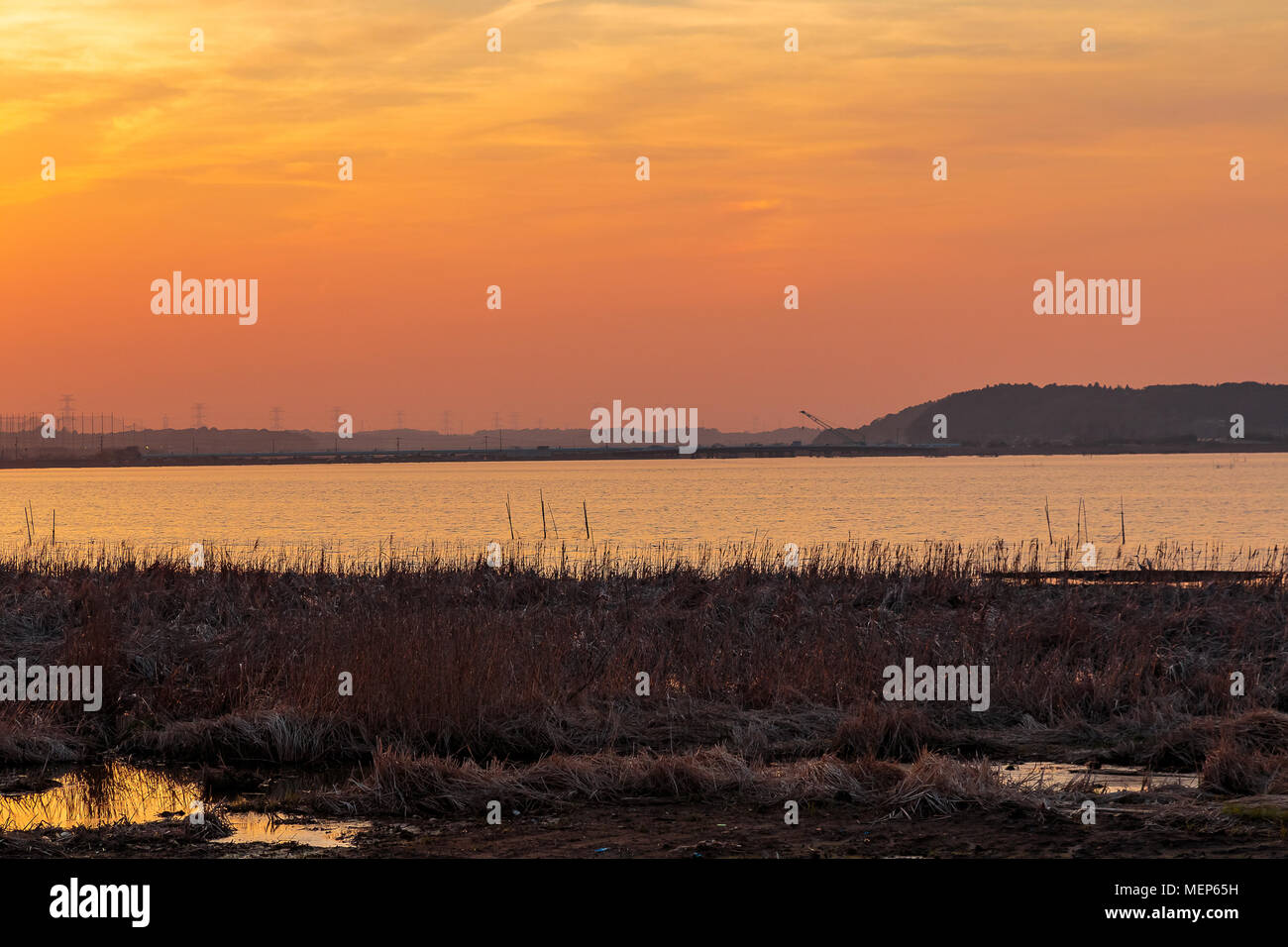 A La Fin De Mars Coucher De Soleil Sur Le Lac De Linba