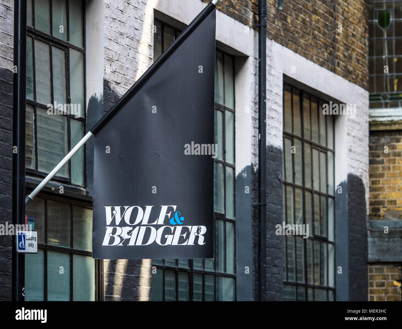 Wolf et Badger studio london - drapeau à l'extérieur du Loup et Badger's Creative Studio à Londres Shoreditch. Banque D'Images