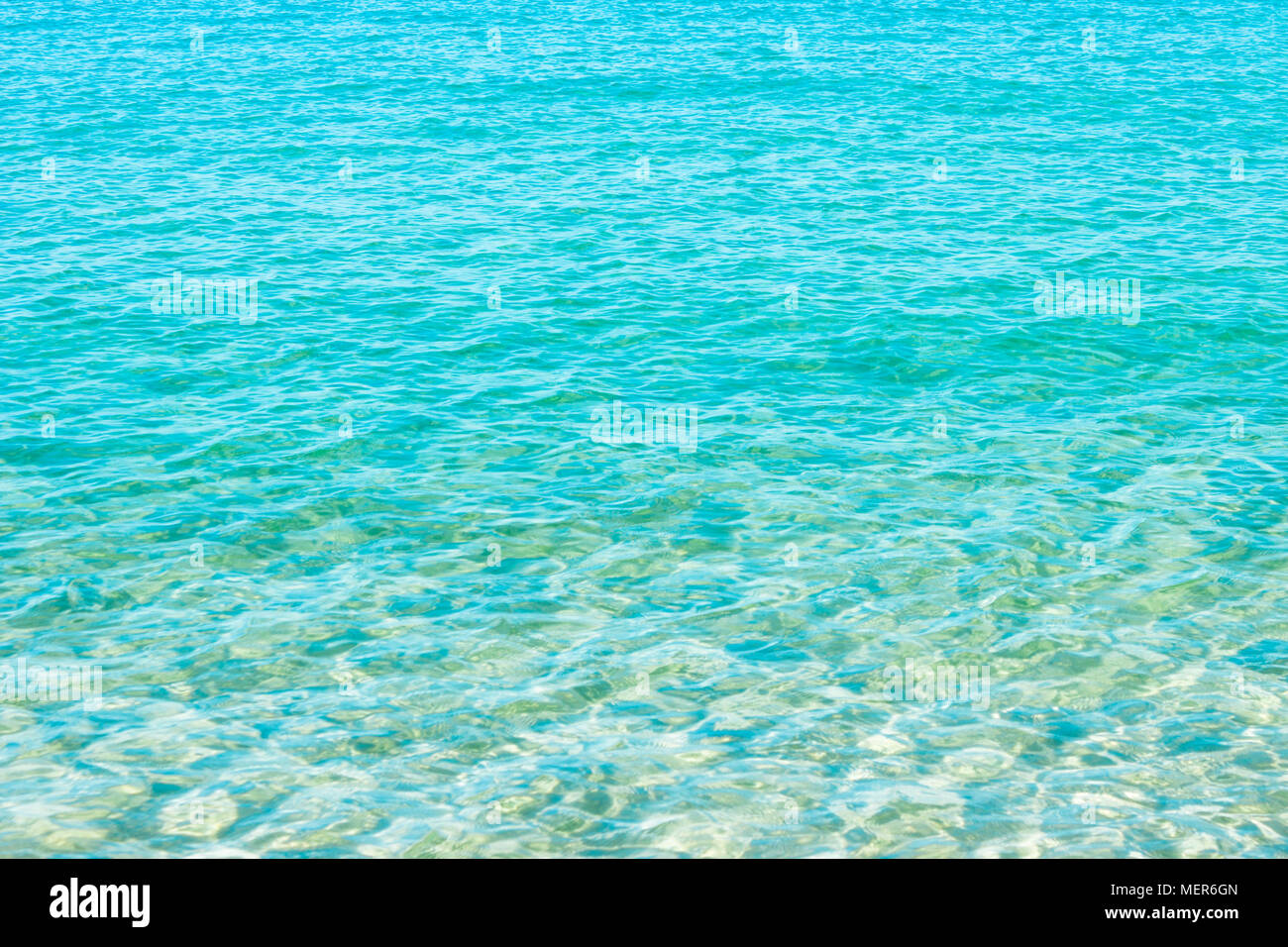 Bleu clair transparent fond de l'eau plage Banque D'Images