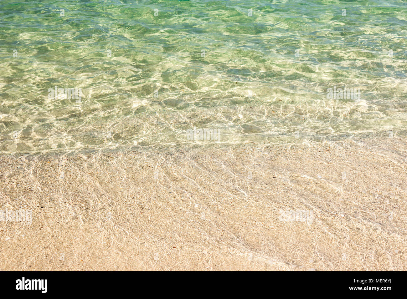 Bleu clair transparent fond de l'eau plage Banque D'Images