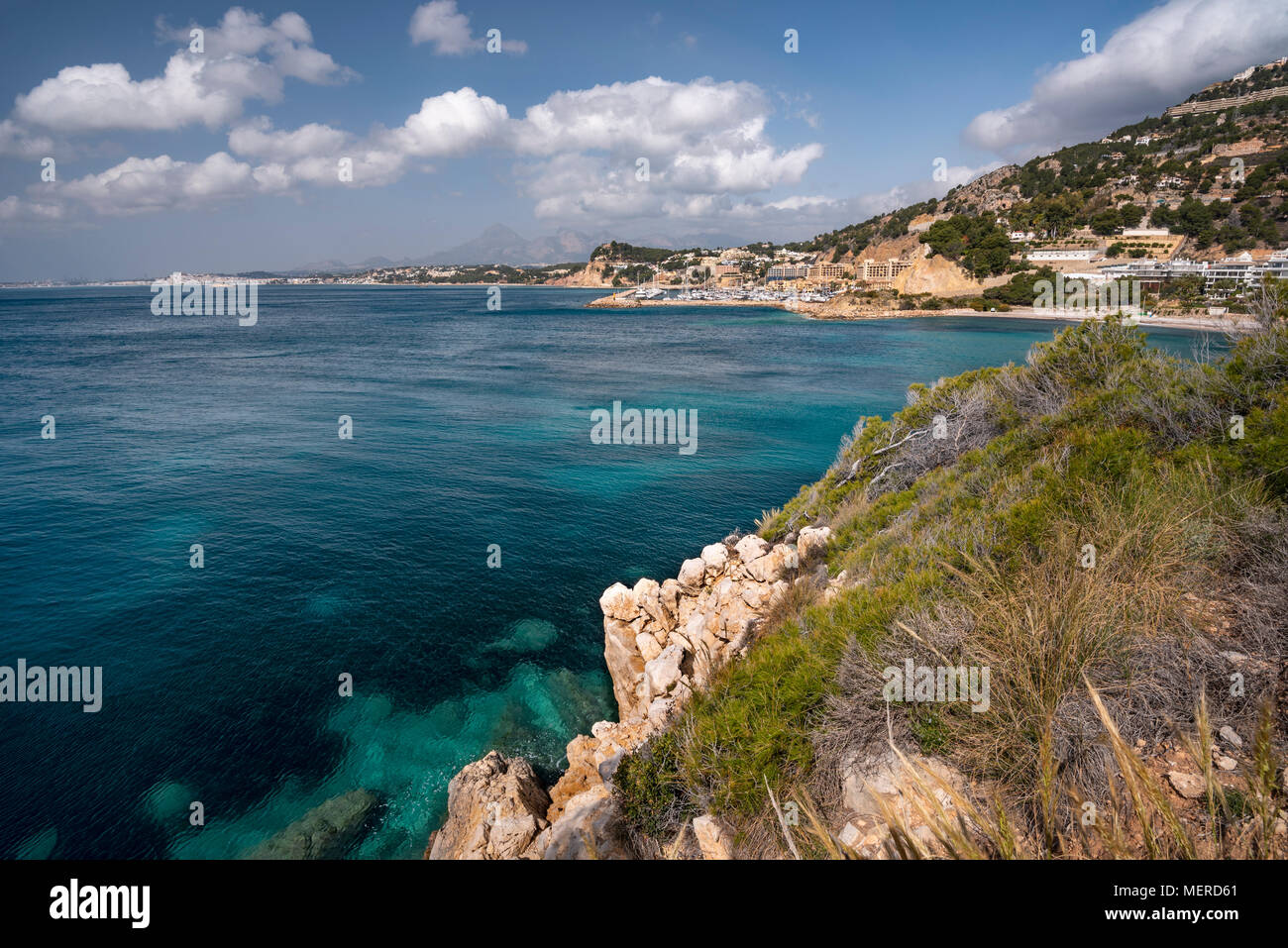 Entre Calpe et Altea Mascarat la plage avec ses eaux turquoise des plages, Altea, Costa Blanca, Alicante, province,Espagne Banque D'Images
