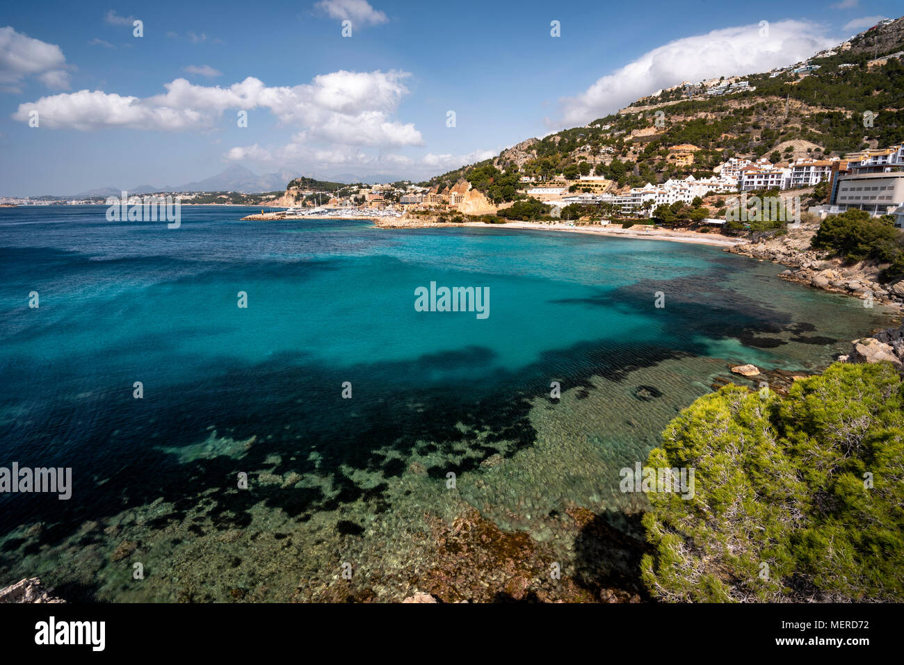 Entre Calpe et Altea Mascarat la plage avec ses eaux turquoise des plages, Altea, Costa Blanca, Alicante, province,Espagne Banque D'Images