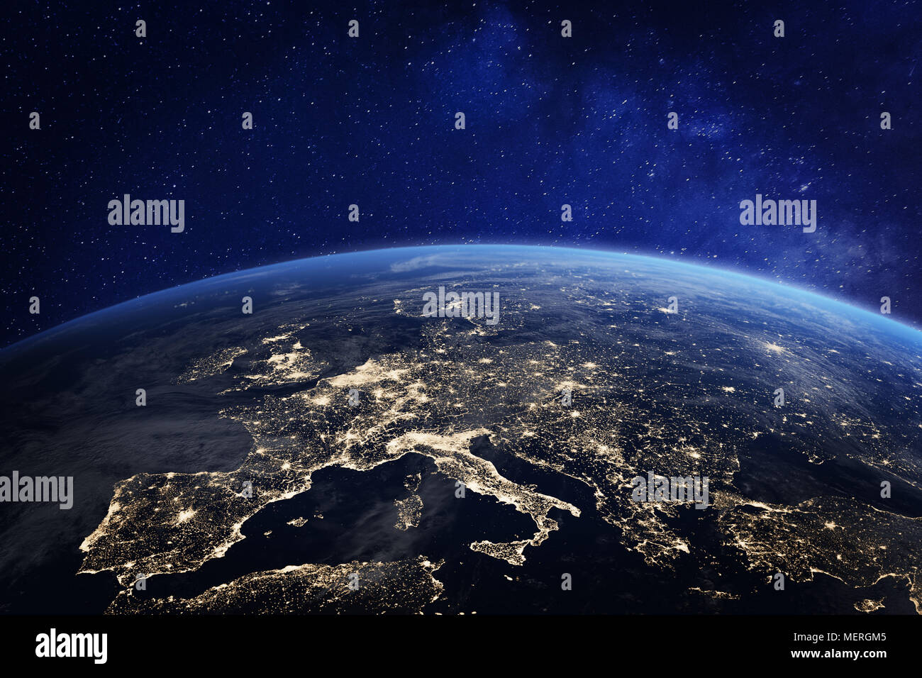 L'Europe vue de l'espace de nuit avec les lumières de la ville, montrant l'activité humaine en Allemagne, France, Espagne, Italie et dans d'autres pays, rendu 3D de la planète Banque D'Images