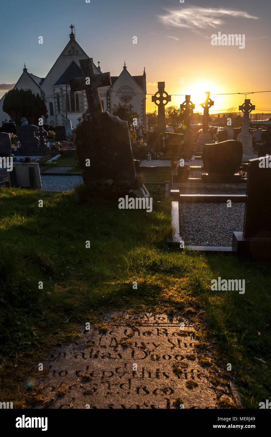 Cimetière cimetière de coucher du soleil à Ardara, comté de Donegal, Irlande Banque D'Images