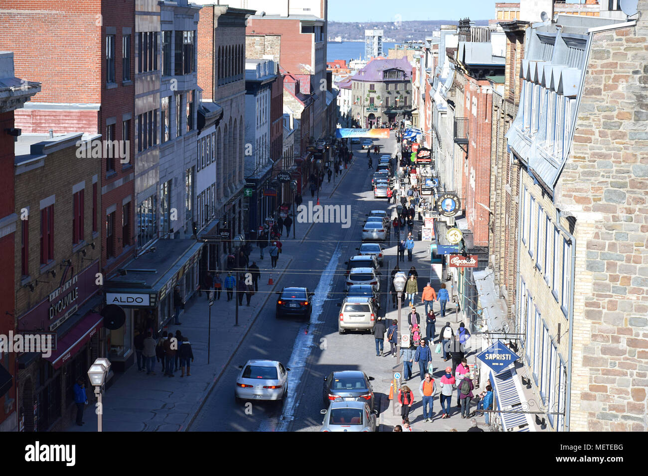 Rue St Jean dans le Vieux Québec, du haut de la Porte de St John Banque D'Images