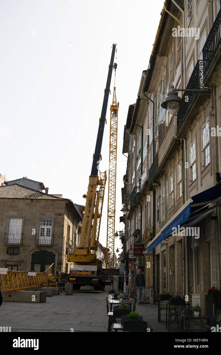 Braga, Portugal. Apr 23, 2018. Centre historique en "Rua do souto', de temporairement fermé pour la sécurité de la construction. Credit : Vitor Portugal/Alamy Live News Banque D'Images