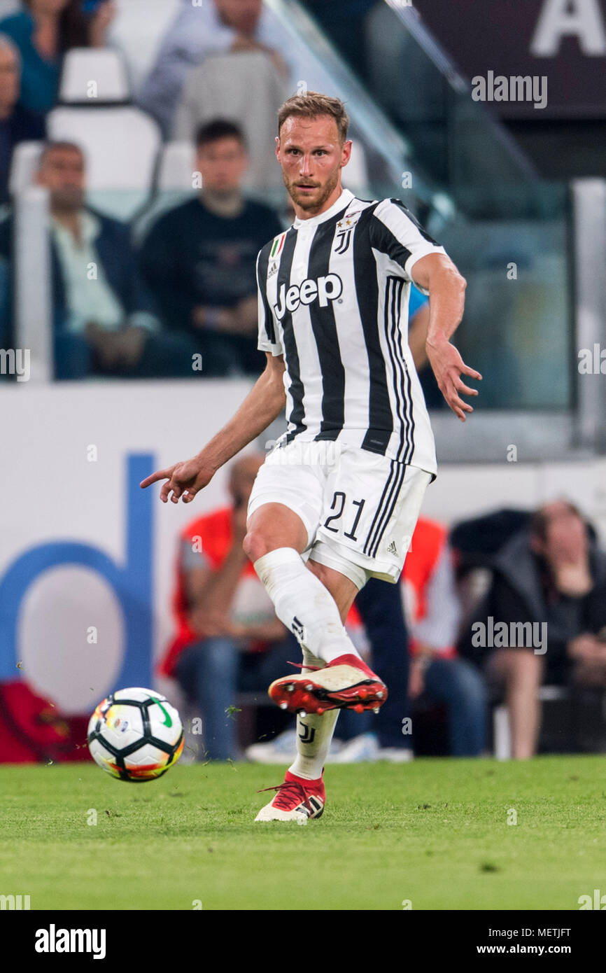 Benedikt Howedes de la Juventus, lors de la 'Serie' italien un match entre la Juventus 0-1 Napoli de Allianz Stadium le 22 avril 2018 à Turin, Italie. (Photo de Maurizio Borsari/AFLO) Banque D'Images