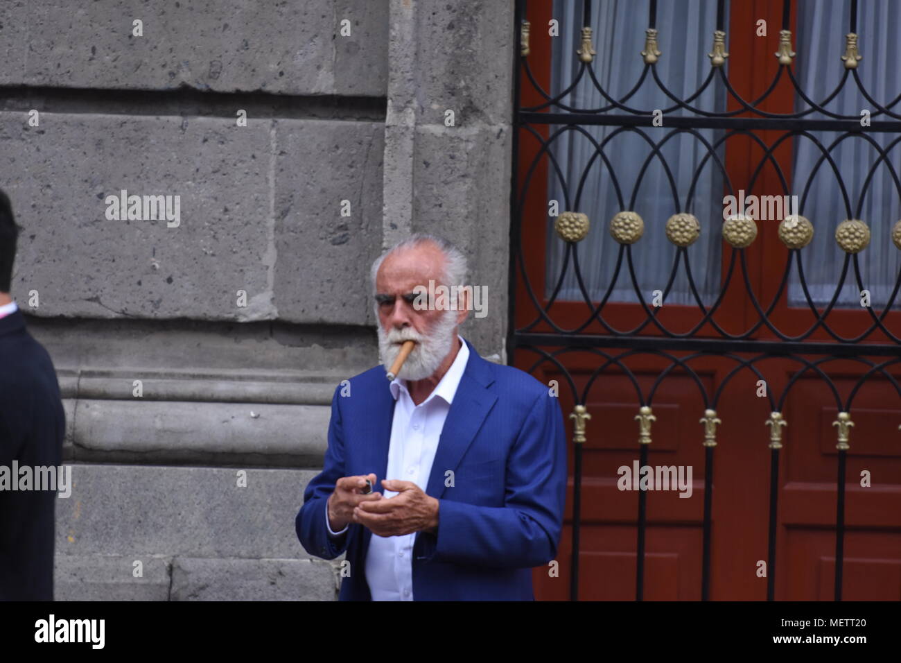 Diego Fernandez de Ceballos assiste au premier débat des candidats à l'élection présidentielle du Mexique s'est tenue au Palais de l'industrie minière. Banque D'Images