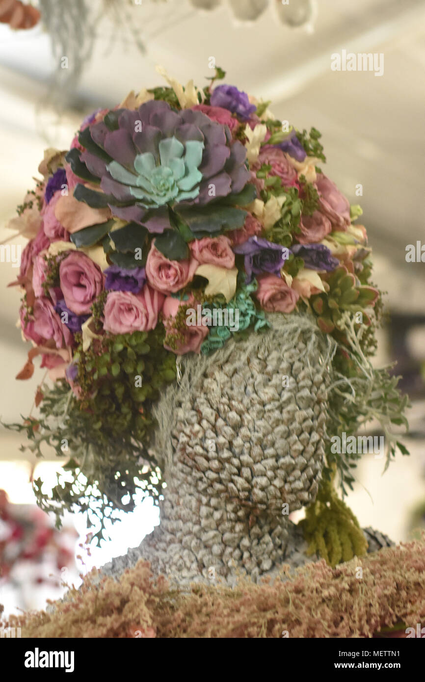 La ville de Mexico, Mexique. 22 avril, 2018. Le Jardin botanique accueille le festival des fleurs qui est décoré avec le thème 'Mexique et ses couleurs" pour célébrer le printemps dans le cadre du Festival des fleurs FYCA inspiré par le 'Chelsea en fleur' de Londres. Credit : SOPA/Alamy Images Limited Live News Banque D'Images