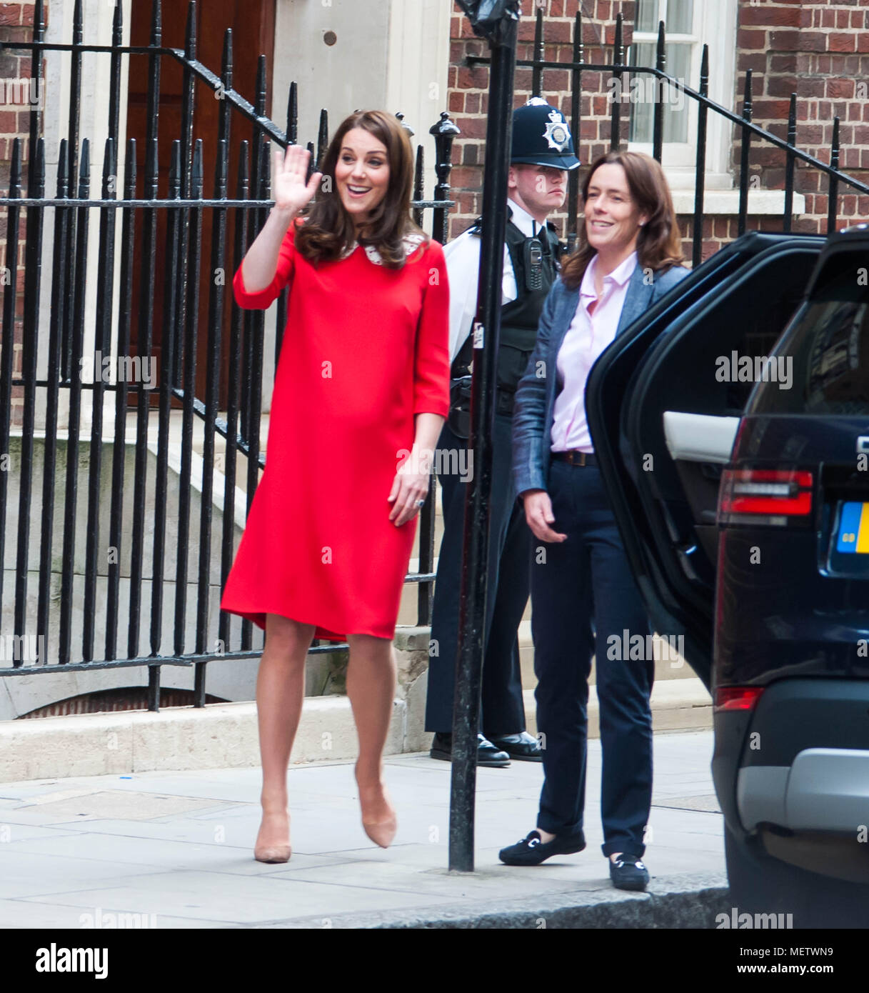 Londres, Royaume-Uni. 23 avril 2018. La duchesse de Cambridge quitte l'hôpital. Michael Tubi / Alamy Live News Banque D'Images