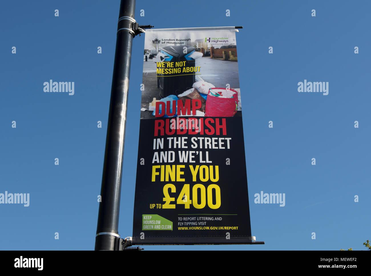 London hounslow avertissement de l'affiche d'une amende de 400 £ pour déverser les ordures dans la rue Banque D'Images