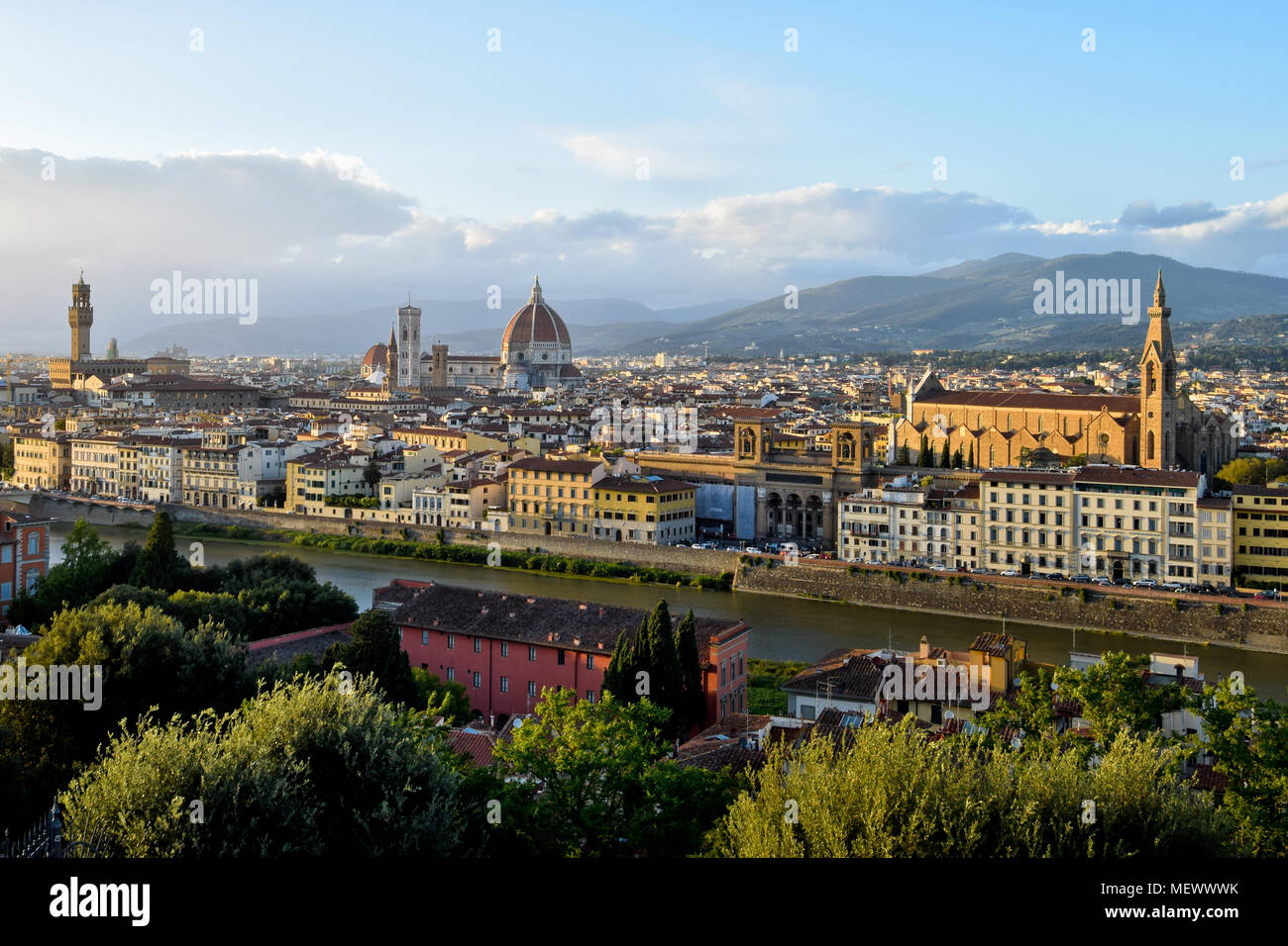 Vue panoramique de Florence avant le coucher du soleil à l'automne. Banque D'Images
