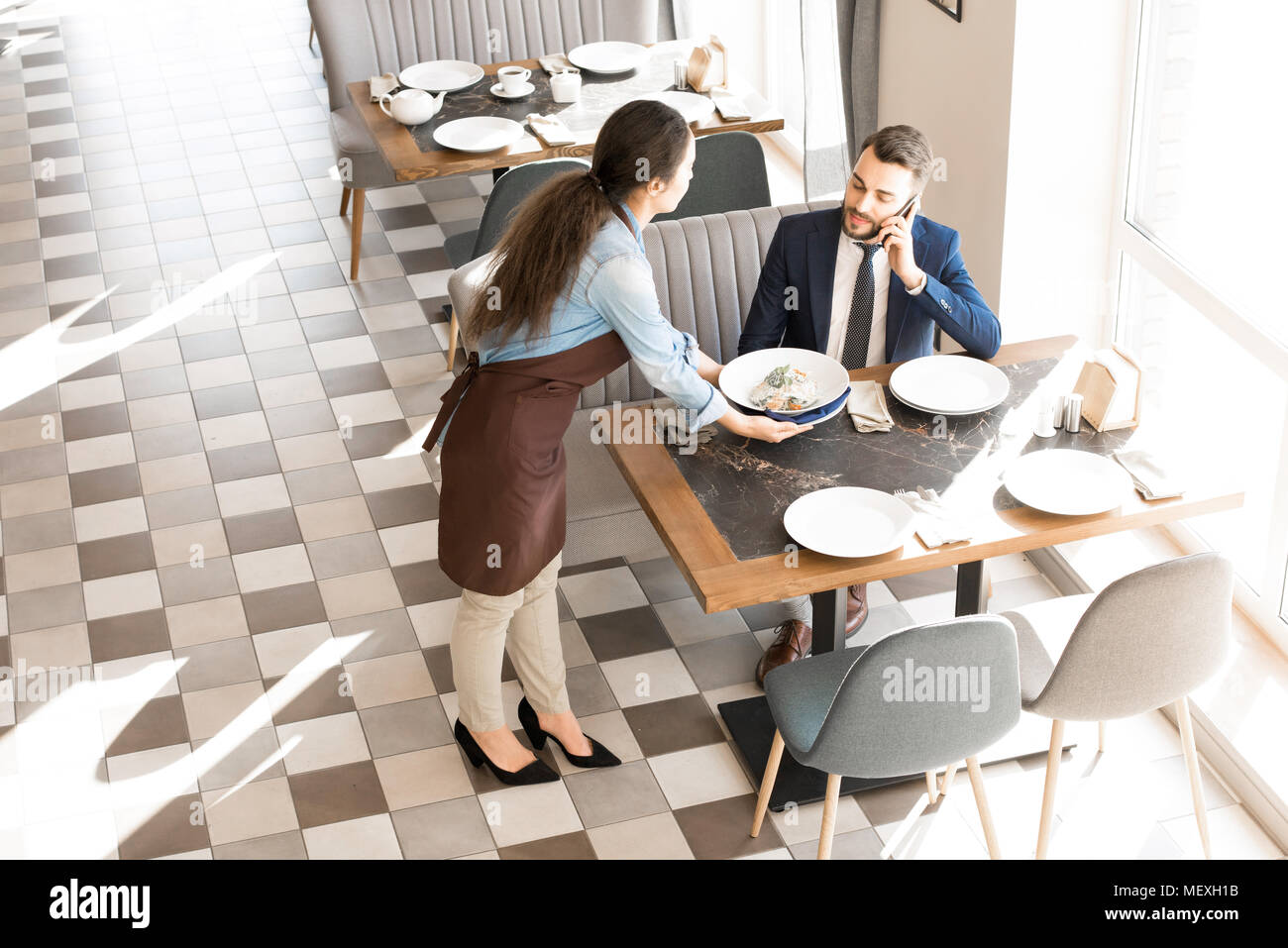 Having business lunch in restaurant Banque D'Images