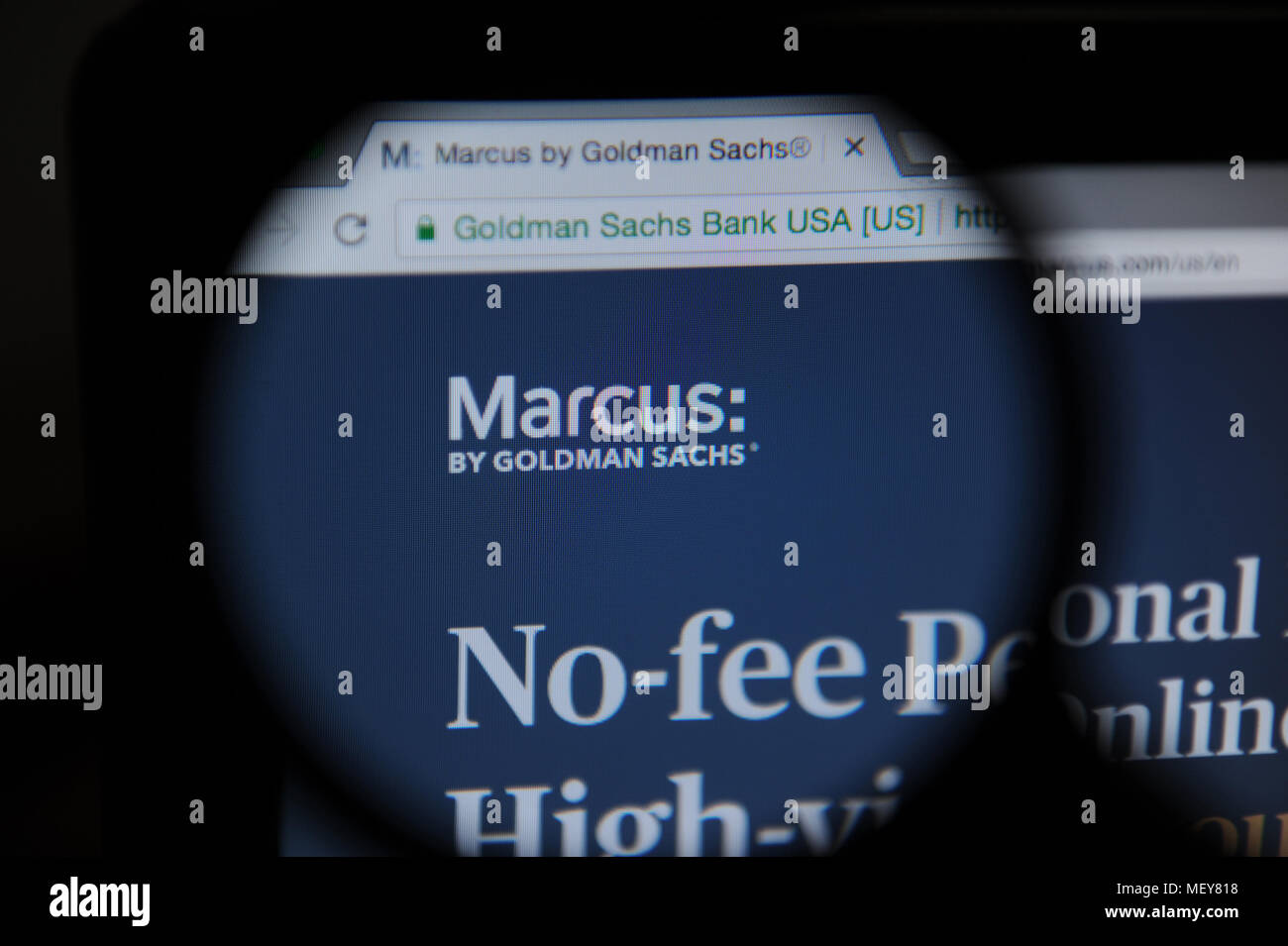 Marcus par Goldman Sachs site vu à travers une loupe Banque D'Images