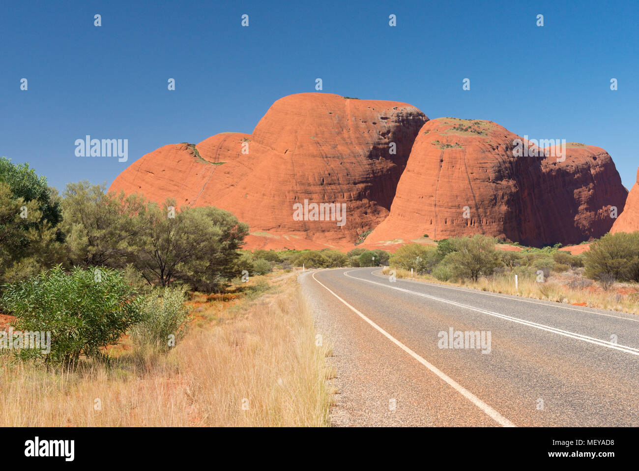 Route de Kata Tjuta. Territoire du Nord, Australie Banque D'Images