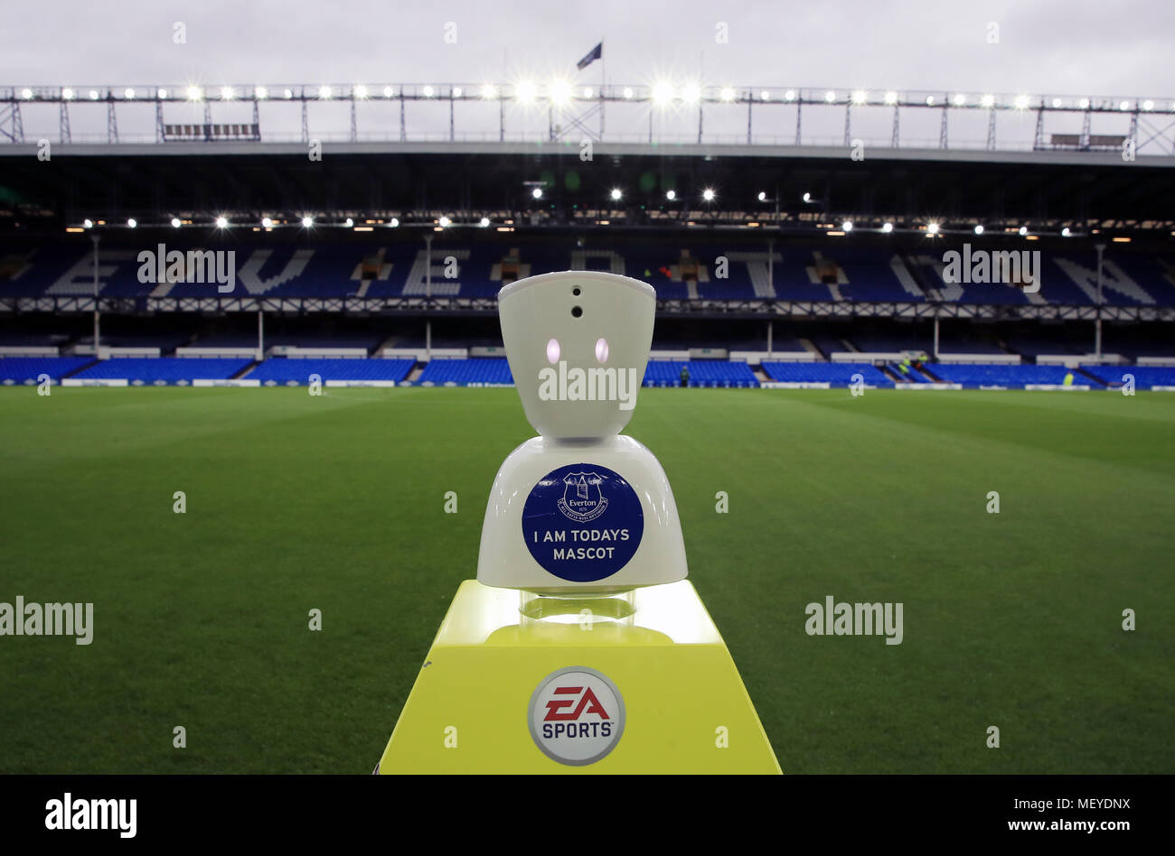 Une vue d'un robot Mascot qui sera utilisé dans les tonights Premier League match entre Everton et Newcastle United à Goodison Park, Liverpool. APPUYEZ SUR ASSOCIATION photo. Date de la photo: Lundi 23 avril 2018. Voir PA Story SOCCER Everton. Le crédit photo devrait se lire comme suit : Peter Byrne/PA Wire. RESTRICTIONS : aucune utilisation avec des fichiers audio, vidéo, données, listes de présentoirs, logos de clubs/ligue ou services « en direct » non autorisés. Utilisation en ligne limitée à 75 images, pas d'émulation vidéo. Aucune utilisation dans les Paris, les jeux ou les publications de club/ligue/joueur unique. Banque D'Images