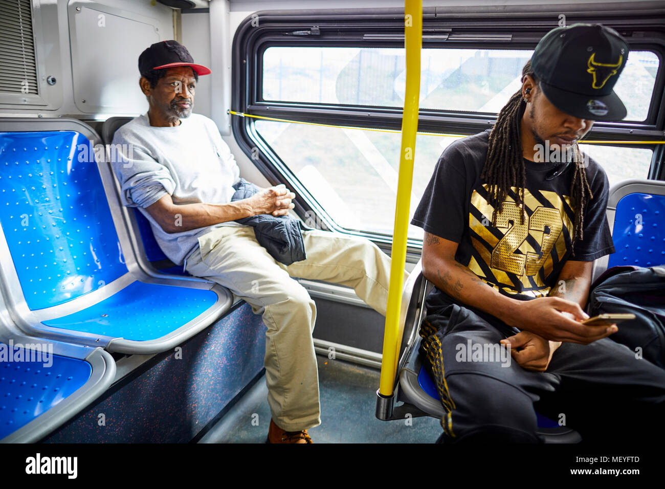 Atlanta capitale de l'état américain de Géorgie, deux hommes sur un trajet de bus MARTA Banque D'Images