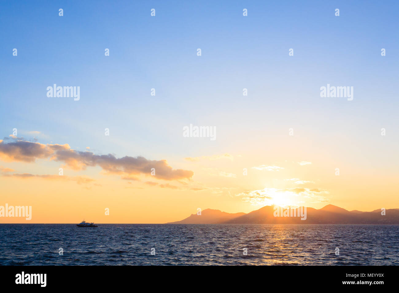 Coucher De Soleil Depuis Le Port De Cannes France Beau