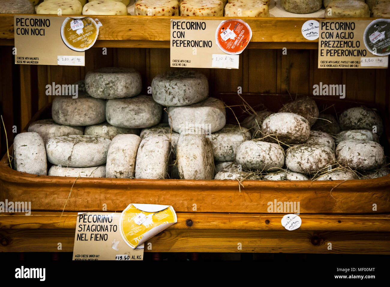 Vieille ville de Pienza, Toscane, Italie, célèbre pour bon fromage pecorino, cheeese boutique dans la vieille ville Banque D'Images