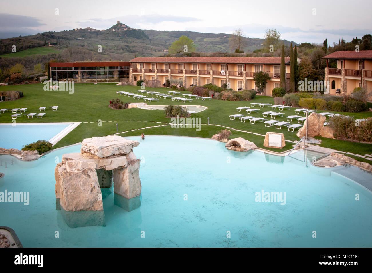 Hotel Adler Thermae, Bagno Vignoni, Toscane avec piscine thermale Banque D'Images