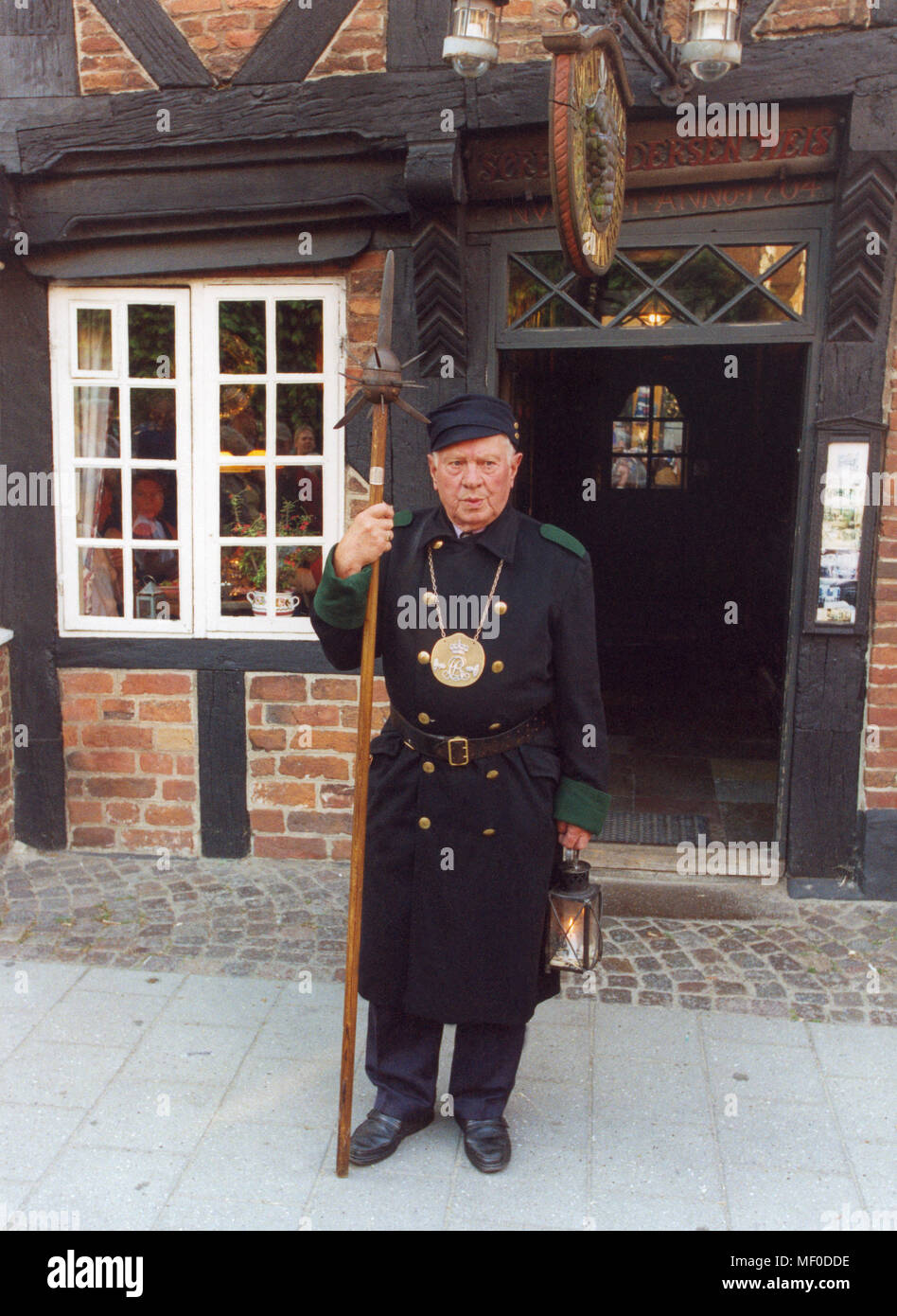 RIBE Danemark La Villes fireman patrouille dans la ville et dire aux touristes l'histoire du pompier 2005 Banque D'Images