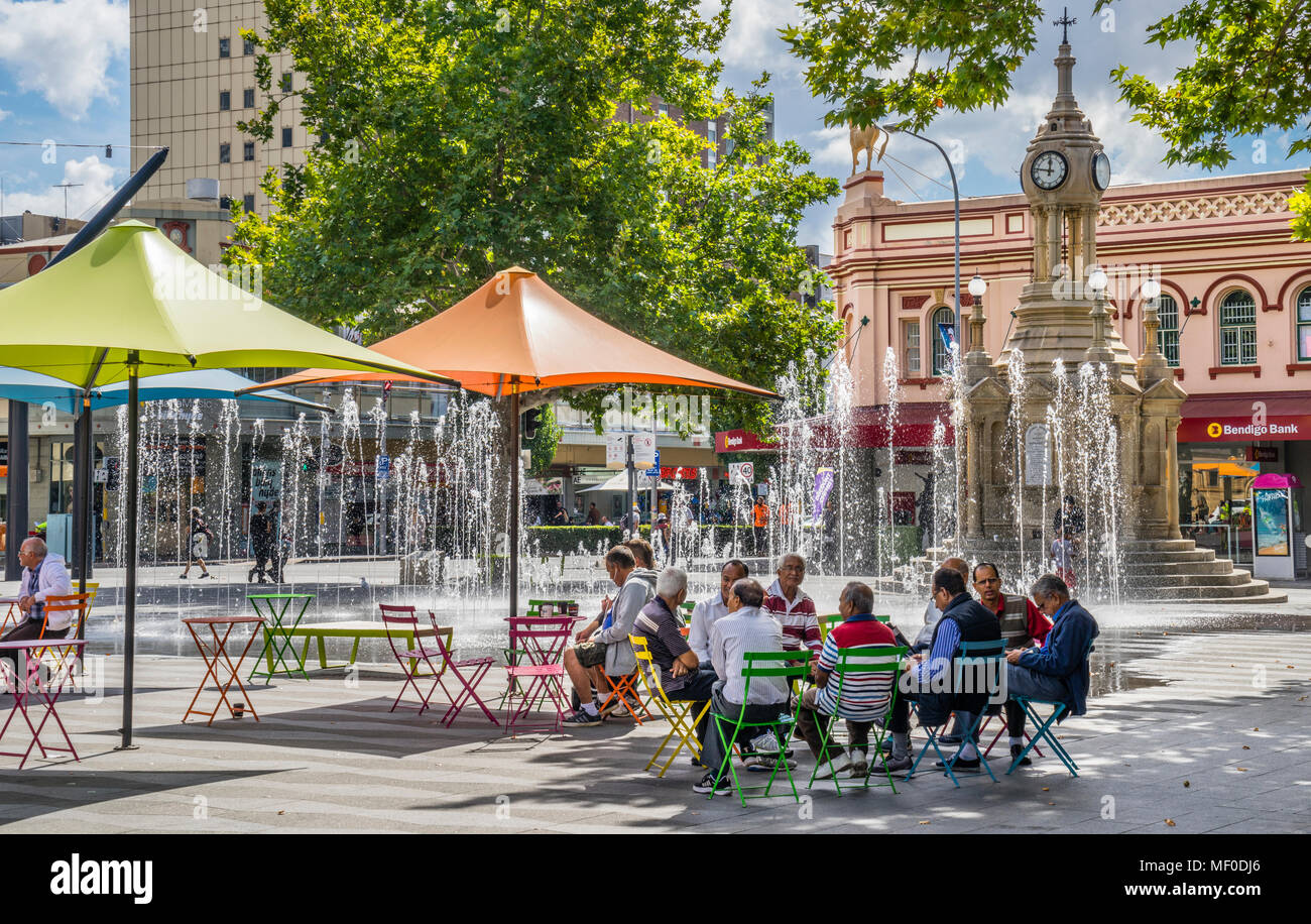 Atmosphère détendue à Bicentenial Square, Parramatta, capitale économique du Grand Ouest de Sydney, Nouvelle Galles du Sud, Australie Banque D'Images