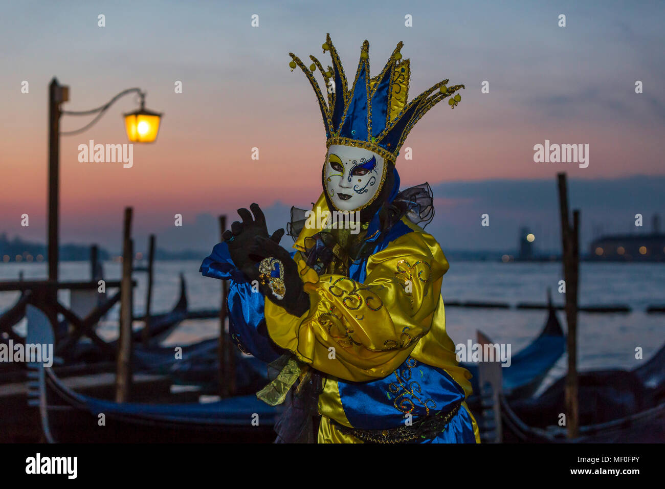 Carnaval de Venise historique avec masques et costumes colorés. Banque D'Images