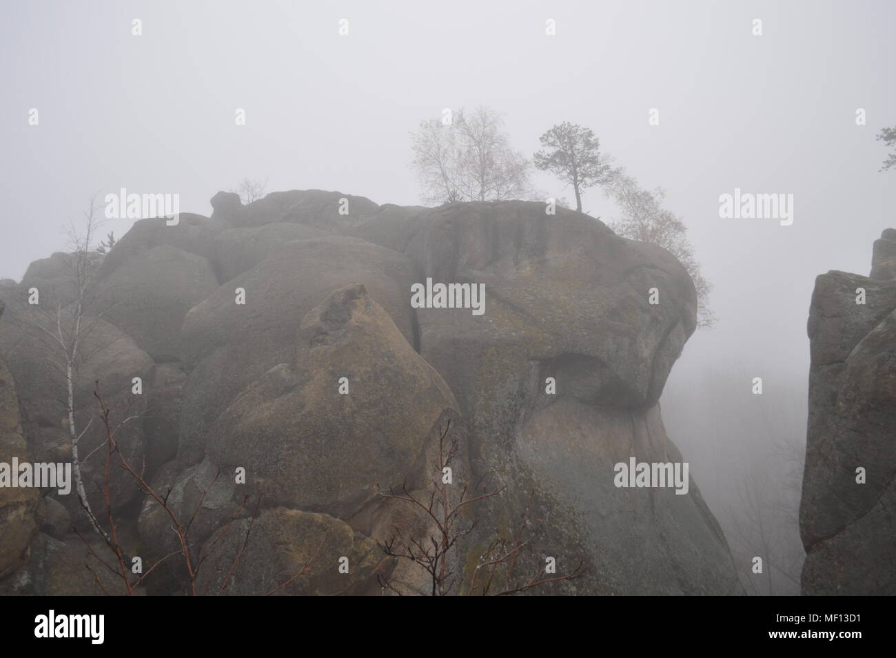 Le brouillard est tombé sur le sommet de la Montagne Banque D'Images