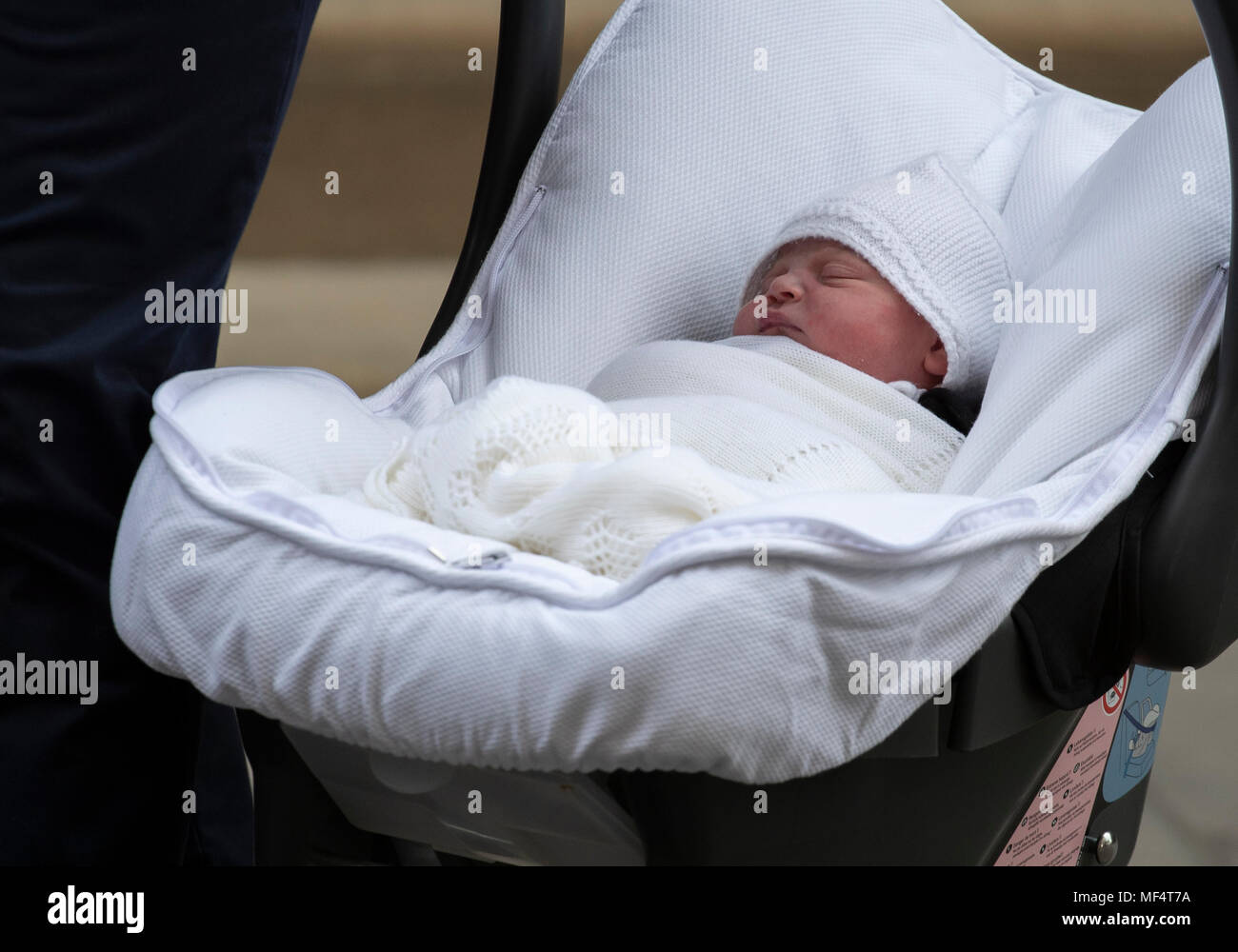 23 avril 2018 Londres Royaume-Uni Le Prince William et Catherine, duchesse de Cambridge de neuf, le fils de quitter l'Hôpital St Mary's Linda aile. Banque D'Images