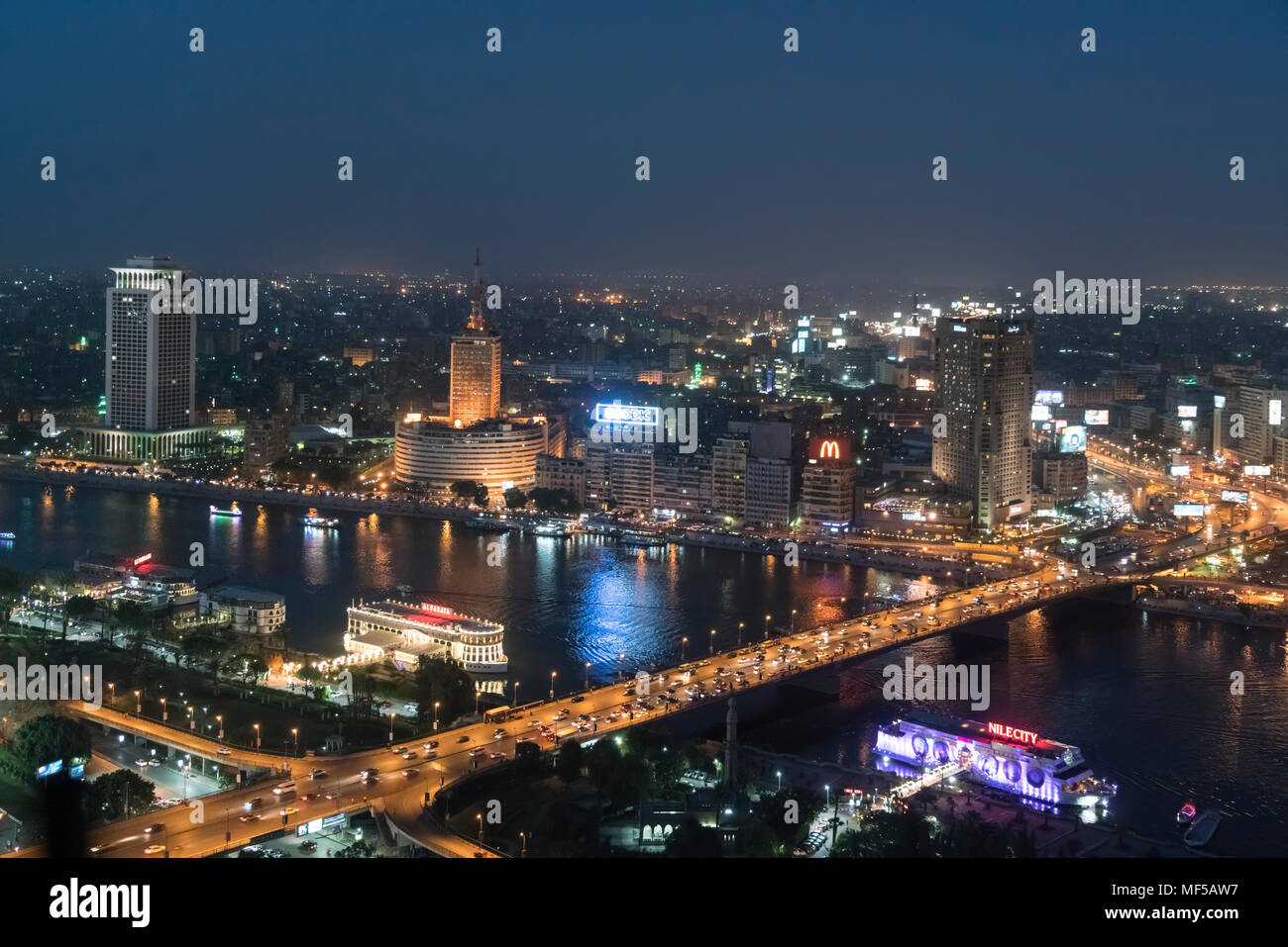 L'Égypte, sur le Caire, Nil la nuit Banque D'Images